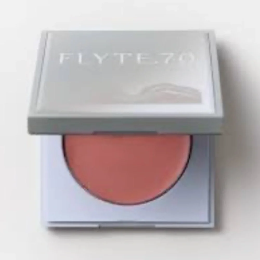 FLYTE 70 Hazy Cheek  Creme